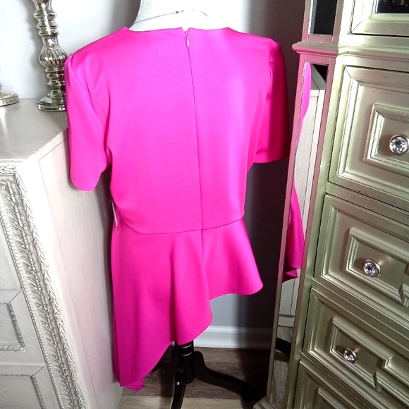 HOST PICK💞New Vince Camuto Top💞 - Picture 3 of 5